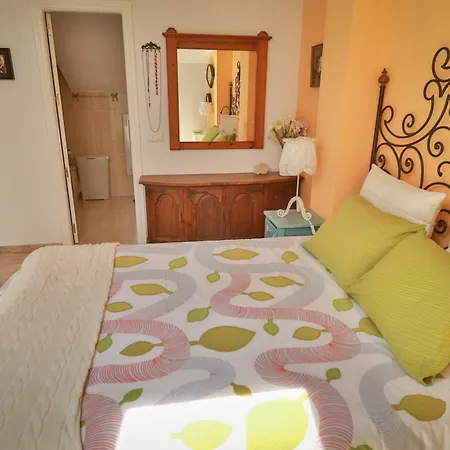 Bright Attic Apartment *